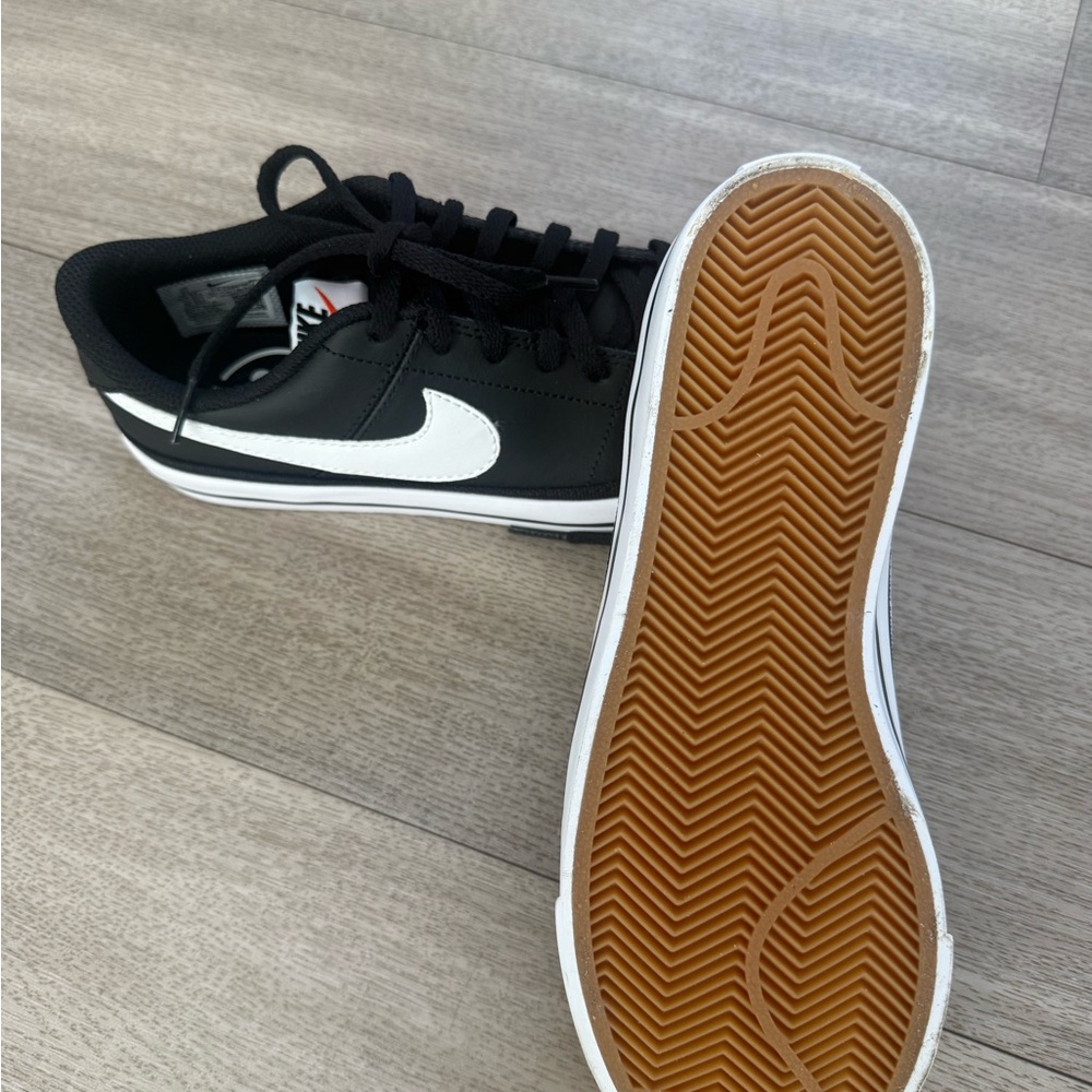 Nike YOUTH 5 Black and White Sneakers - Picture 4 of 5